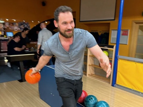 Bowling - Cafe Rolling 01